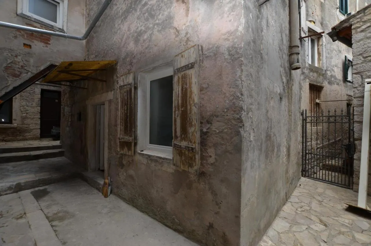Apartments And Rooms With Wifi Rovinj - 20857 0*,