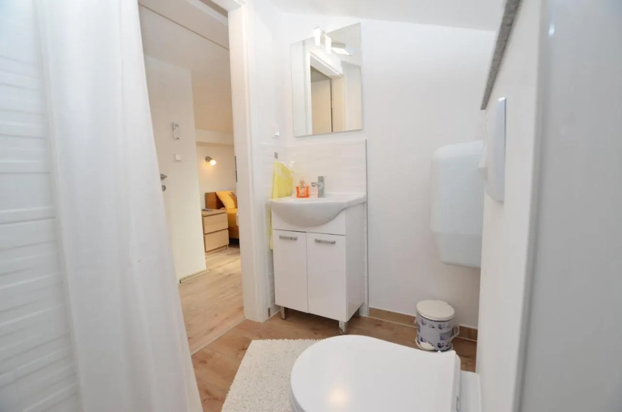 Apartments And Rooms With Wifi Rovinj - 20857